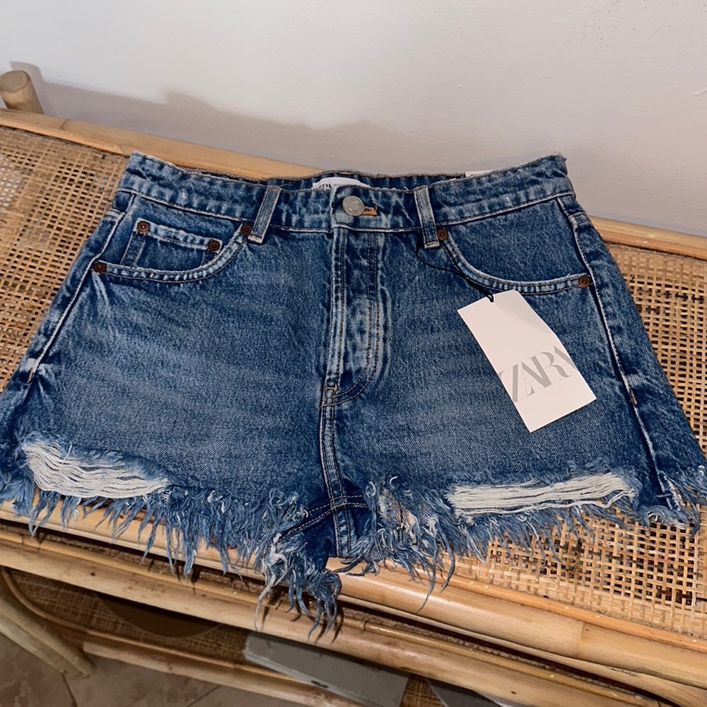 Zara mid rise distressed denim jean shorts